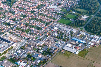 Vue aérienne de Parc industriel avec Berry Plastics à le quartier Kirrlach in Waghäusel dans le département Bade-Wurtemberg, Allemagne
