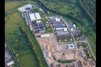 Vue aérienne de Anciennement Salmkaserne et RFL Tire-Rim-Logistics Freight Forwarding and Storage GmbH à Philippsburg dans le département Bade-Wurtemberg, Allemagne