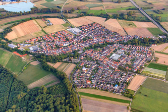 Vue aérienne de Vue du village depuis le nord à Kuhardt dans le département Rhénanie-Palatinat, Allemagne