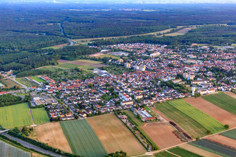 Vue aérienne de Vue de la ville depuis le nord-est à Kandel dans le département Rhénanie-Palatinat, Allemagne