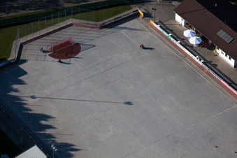 Vue oblique de MSC Taifun, terrain de vélo-ball à le quartier Mörsch in Rheinstetten dans le département Bade-Wurtemberg, Allemagne