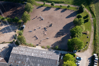 Vue aérienne de Terrain de compétition équestre, club d'équitation et d'attelage à le quartier Mörsch in Rheinstetten dans le département Bade-Wurtemberg, Allemagne