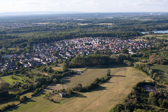 Photographie aérienne de Du sud-est à le quartier Neuburgweier in Rheinstetten dans le département Bade-Wurtemberg, Allemagne