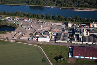 Vue oblique de L'industrie sur le Rhin à Lauterbourg dans le département Bas Rhin, France