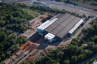 L'industrie sur le Rhin à Lauterbourg dans le département Bas Rhin, France d'en haut