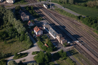 Vue aérienne de Gare ferroviaire à Lauterbourg dans le département Bas Rhin, France