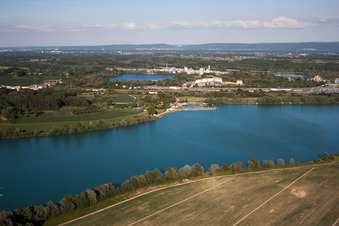 Lac de carrière à Lauterbourg dans le département Bas Rhin, France hors des airs