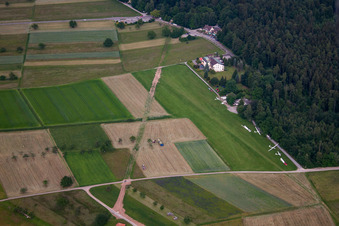 Vue aérienne de Schwann, aérodrome de vol à voile à le quartier Conweiler in Straubenhardt dans le département Bade-Wurtemberg, Allemagne