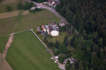 Vue aérienne de Schwann, Hôtel Adlerhof à le quartier Conweiler in Straubenhardt dans le département Bade-Wurtemberg, Allemagne