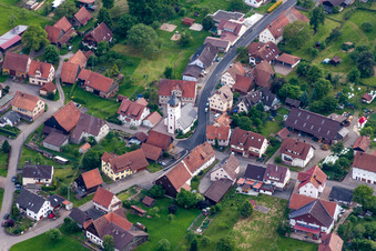 Photographie aérienne de Vue des rues et des maisons dans les quartiers résidentiels à Neubulach dans le département Bade-Wurtemberg, Allemagne