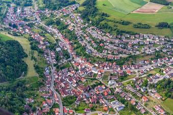 Vue aérienne de Église Saint-Michel à Sulz am Eck à le quartier Sulz am Eck in Wildberg dans le département Bade-Wurtemberg, Allemagne