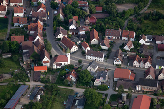 Vue aérienne de Église Saint-Jacques à le quartier Haslach in Herrenberg dans le département Bade-Wurtemberg, Allemagne