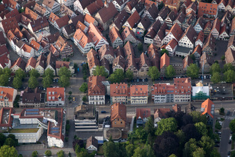 Vue aérienne de B296 à la Volksbank à Herrenberg dans le département Bade-Wurtemberg, Allemagne