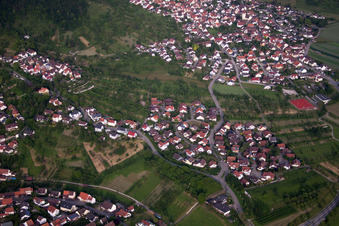 Vue aérienne de De l'ouest à le quartier Mönchberg in Herrenberg dans le département Bade-Wurtemberg, Allemagne