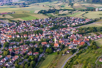 Vue aérienne de Saint Clément à le quartier Poltringen in Ammerbuch dans le département Bade-Wurtemberg, Allemagne