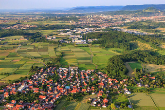 Vue aérienne de Vue du village depuis l'ouest à le quartier Mähringen in Kusterdingen dans le département Bade-Wurtemberg, Allemagne