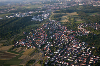 Vue aérienne de Du sud-ouest à le quartier Ohmenhausen in Reutlingen dans le département Bade-Wurtemberg, Allemagne