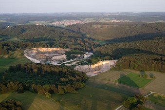 Vue aérienne de Carrière Sonnenbühl-Genkingen à le quartier Genkingen in Sonnenbühl dans le département Bade-Wurtemberg, Allemagne