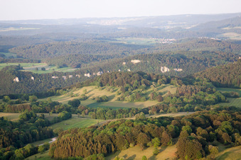 Vue aérienne de Château Lichtenstein à le quartier Honau in Lichtenstein dans le département Bade-Wurtemberg, Allemagne