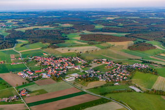 Vue aérienne de Quartier Bernloch in Hohenstein dans le département Bade-Wurtemberg, Allemagne