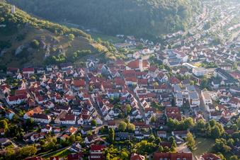 Vue aérienne de Vue sur le village à Schelklingen dans le département Bade-Wurtemberg, Allemagne