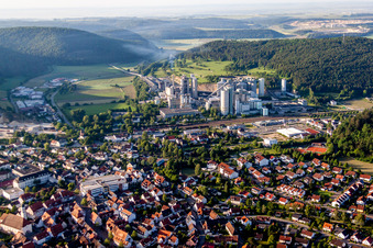 Vue aérienne de Heidelberg Cement AG - Cimenterie Schelklingen à Schelklingen dans le département Bade-Wurtemberg, Allemagne