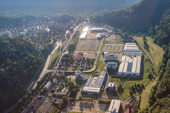Vue aérienne de Zone industrielle de la Württemberger Straße avec Centrotherm International AG à Blaubeuren dans le département Bade-Wurtemberg, Allemagne