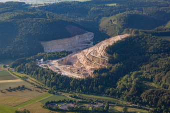 Vue aérienne de Carrière Blaubeuren-Altental à le quartier Gerhausen in Blaubeuren dans le département Bade-Wurtemberg, Allemagne