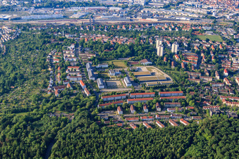 Vue aérienne de Avec le conseil des réfugiés Ulm/Alb-Donaukreis eV à le quartier Eselsberg in Ulm dans le département Bade-Wurtemberg, Allemagne