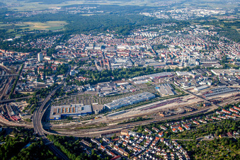 Vue aérienne de Magasin de meubles - Marché du meuble IKEA Meubles & Magasin de meubles Ulm à la gare de fret à le quartier Weststadt in Ulm dans le département Bade-Wurtemberg, Allemagne