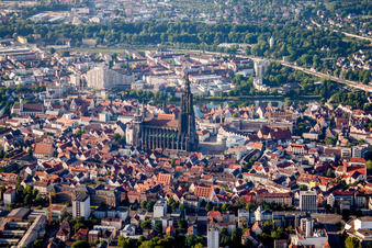 Vue aérienne de Cathédrale d'Ulm à le quartier Mitte in Ulm dans le département Bade-Wurtemberg, Allemagne