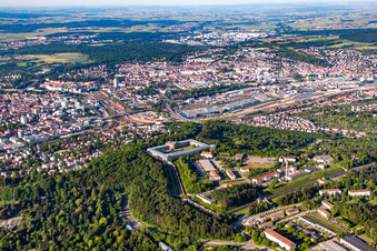 Vue aérienne de Wilhelmsburg vu du nord-est à le quartier Mitte in Ulm dans le département Bade-Wurtemberg, Allemagne
