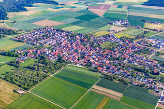 Vue aérienne de Du sud-est à le quartier Bermaringen in Blaustein dans le département Bade-Wurtemberg, Allemagne