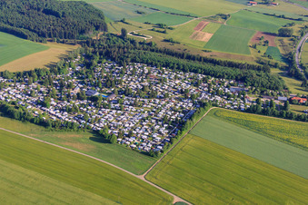 Vue aérienne de Camping Heidehof à le quartier Machtolsheim in Laichingen dans le département Bade-Wurtemberg, Allemagne