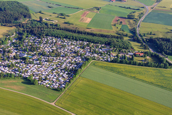 Photographie aérienne de Camping Heidehof à le quartier Machtolsheim in Laichingen dans le département Bade-Wurtemberg, Allemagne