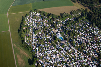 Photographie aérienne de Caravanes et tentes - camping - et emplacement pour tentes Camping Heidehof à le quartier Machtolsheim in Laichingen dans le département Bade-Wurtemberg, Allemagne