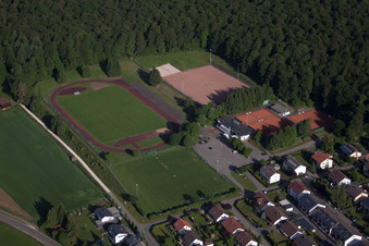 Vue aérienne de Terrain de sport Waldstadion Laichingen à Laichingen dans le département Bade-Wurtemberg, Allemagne