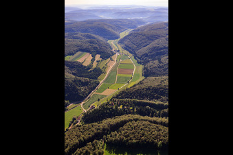 Vue aérienne de Paysage de l'Alb dans la vallée du Schmiech depuis l'ouest à le quartier Justingen in Schelklingen dans le département Bade-Wurtemberg, Allemagne