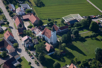 Photographie aérienne de Champs agricoles et terres agricoles à le quartier Grötzingen in Allmendingen dans le département Bade-Wurtemberg, Allemagne
