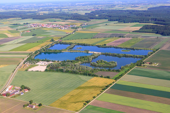 Vue aérienne de Camping au lac Rottenacker au lac de baignade Heppenäcker à Rottenacker dans le département Bade-Wurtemberg, Allemagne