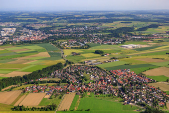 Vue aérienne de Vue du nord à le quartier Birkenhard in Warthausen dans le département Bade-Wurtemberg, Allemagne
