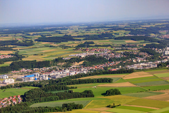 Vue aérienne de Zone industrielle sur le Riß avec Boehringer Ingelheim Biberach à le quartier Birkendorf in Biberach an der Riß dans le département Bade-Wurtemberg, Allemagne