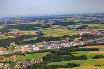 Photographie aérienne de Zone industrielle sur le Riß avec Boehringer Ingelheim Biberach à le quartier Birkendorf in Biberach an der Riß dans le département Bade-Wurtemberg, Allemagne