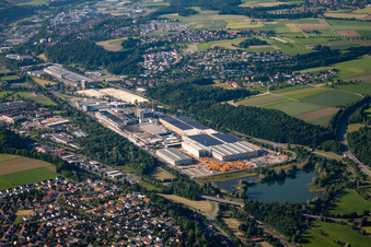 Vue aérienne de Usine Liebherr à Biberach an der Riß dans le département Bade-Wurtemberg, Allemagne