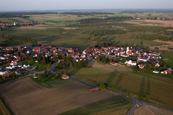 Photographie aérienne de Vue des rues et des maisons dans les quartiers résidentiels à Alleshausen dans le département Bade-Wurtemberg, Allemagne