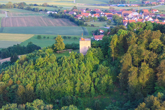 Vue aérienne de Ruines du château de Bussen à le quartier Offingen in Uttenweiler dans le département Bade-Wurtemberg, Allemagne