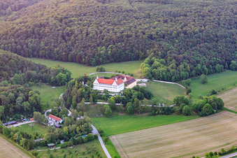 Vue aérienne de Château de Mochental - Galerie Schrade à le quartier Kirchen in Ehingen dans le département Bade-Wurtemberg, Allemagne