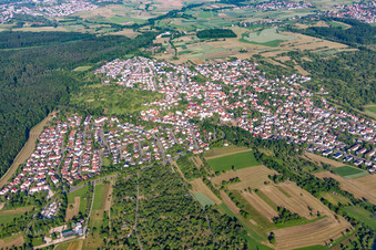 Vue aérienne de Vue des rues et des maisons dans les quartiers résidentiels à le quartier Ohmenhausen in Reutlingen dans le département Bade-Wurtemberg, Allemagne