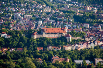 Vue aérienne de Complexe du château de Hohentübingen avec musée des cultures anciennes | à Tübingen dans le département Bade-Wurtemberg, Allemagne