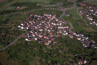 Vue aérienne de Chemin des fruits à le quartier Mönchberg in Herrenberg dans le département Bade-Wurtemberg, Allemagne